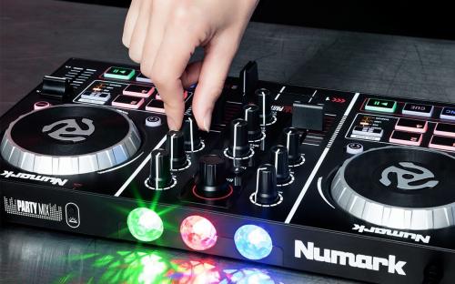 Numark Party Mix DJ Controller with Serato DJ Lite Software, Built In Light Show And Soundcard BUY THIS IN GHANA CALL 0201802032